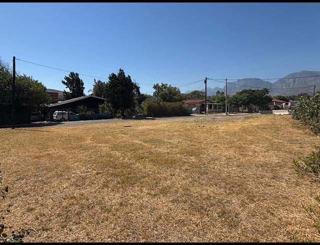 512M² VACANT LAND FOR SALE IN SIR LOWRYS PASS